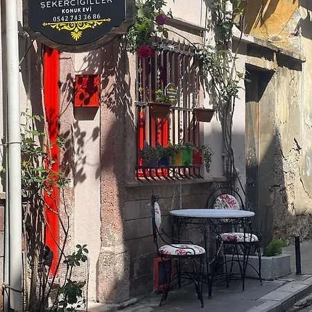 Sekercigiller Grup Konuk Evi Айвалик