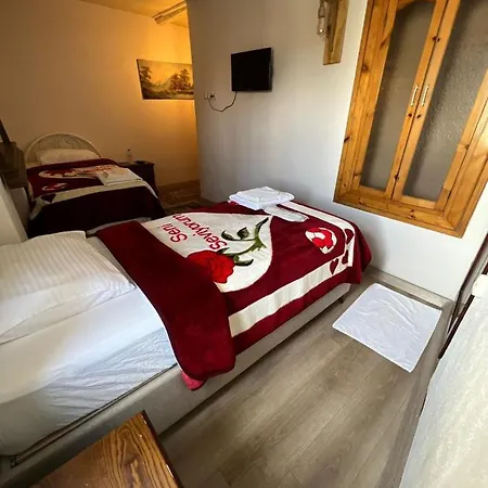 Sekercigiller Grup Konuk Evi Айвалик